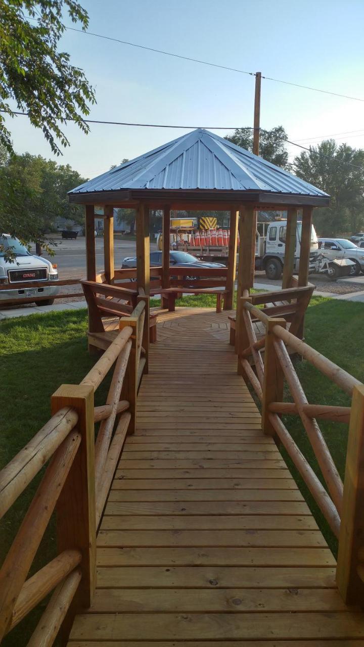 Sagebrush Inn & Suites Broadus Екстериор снимка