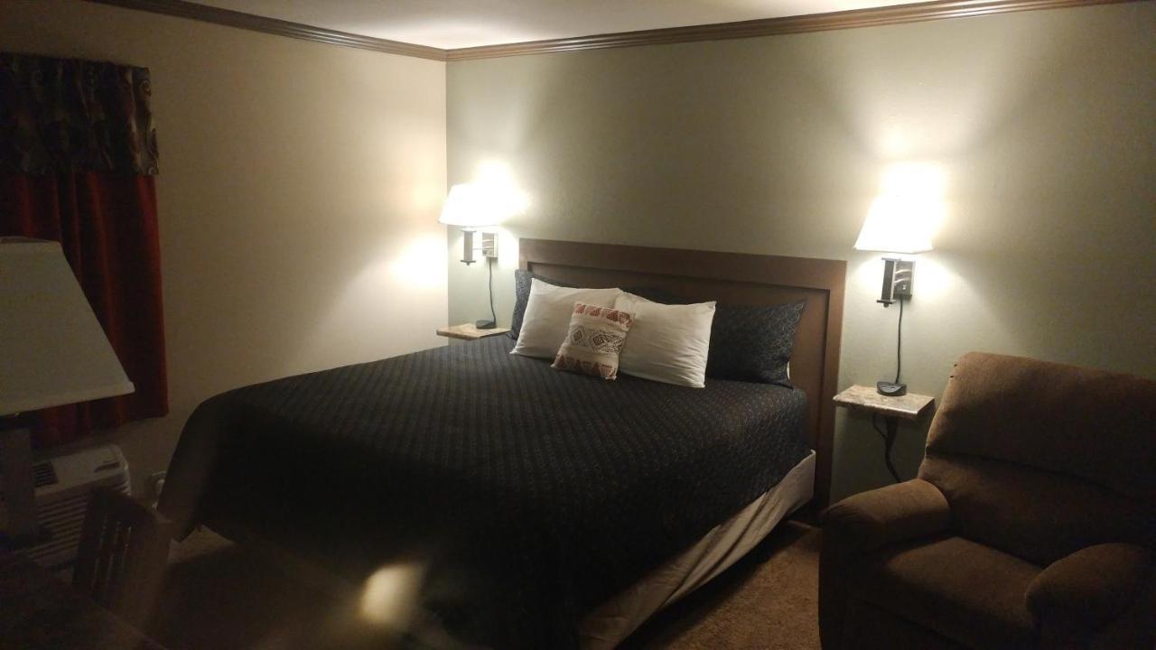 Sagebrush Inn & Suites Broadus Екстериор снимка