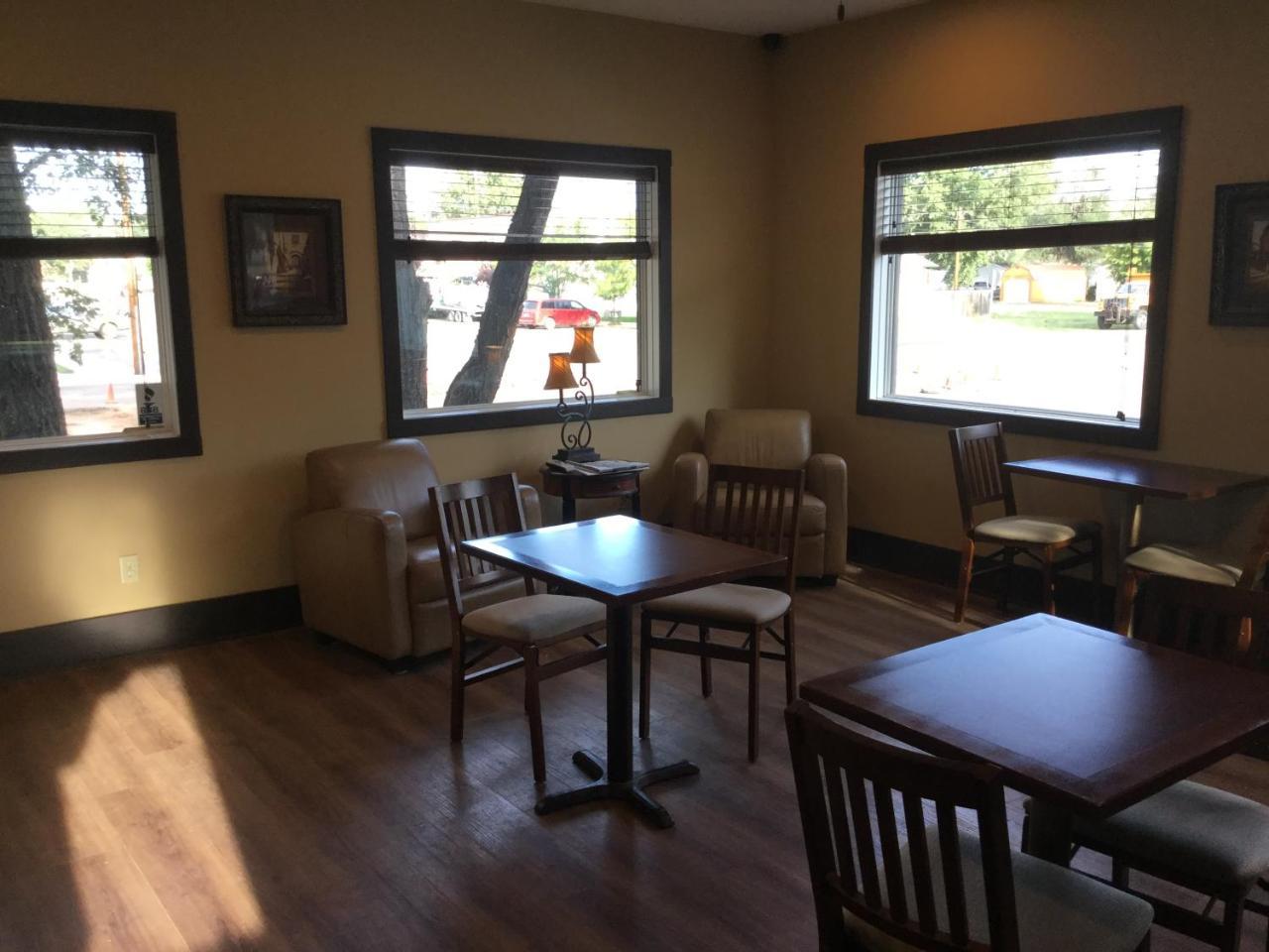 Sagebrush Inn & Suites Broadus Екстериор снимка