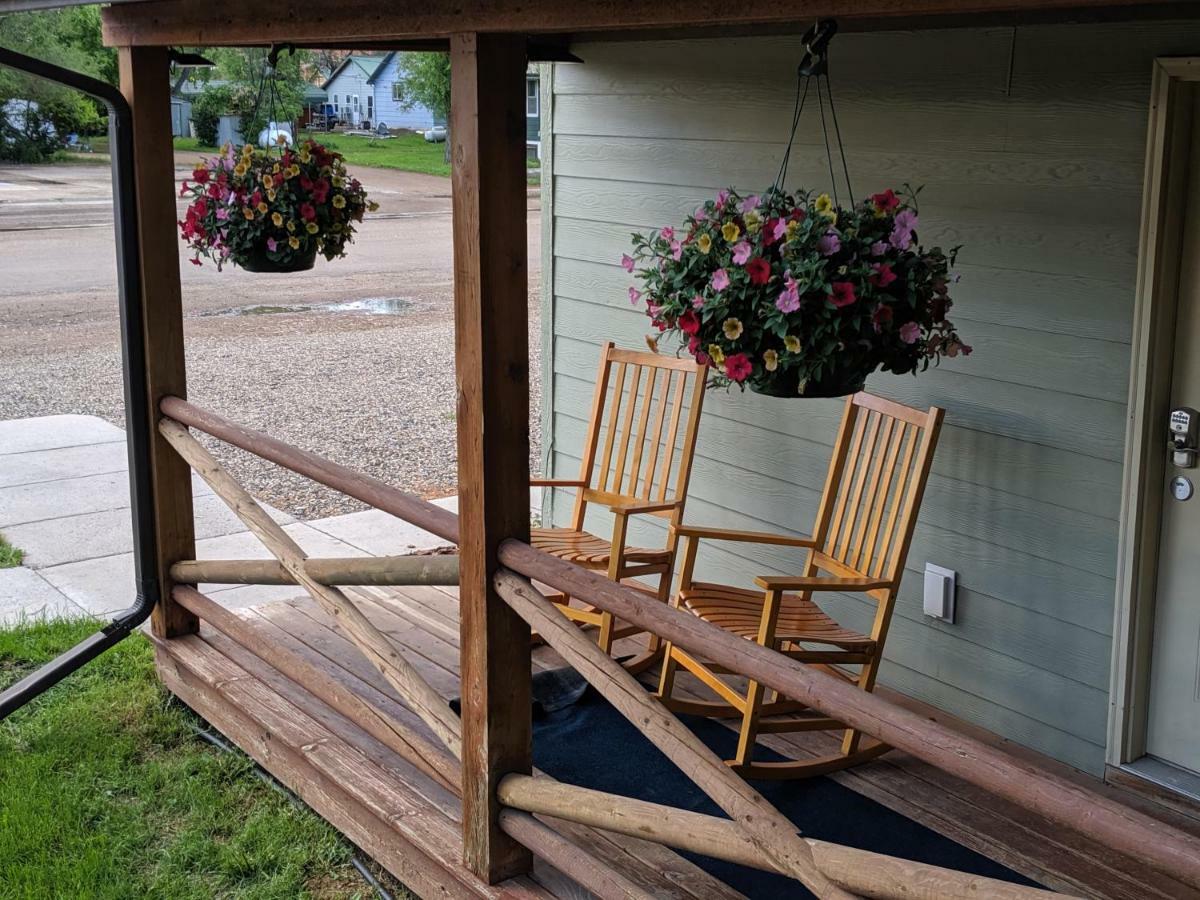 Sagebrush Inn & Suites Broadus Екстериор снимка
